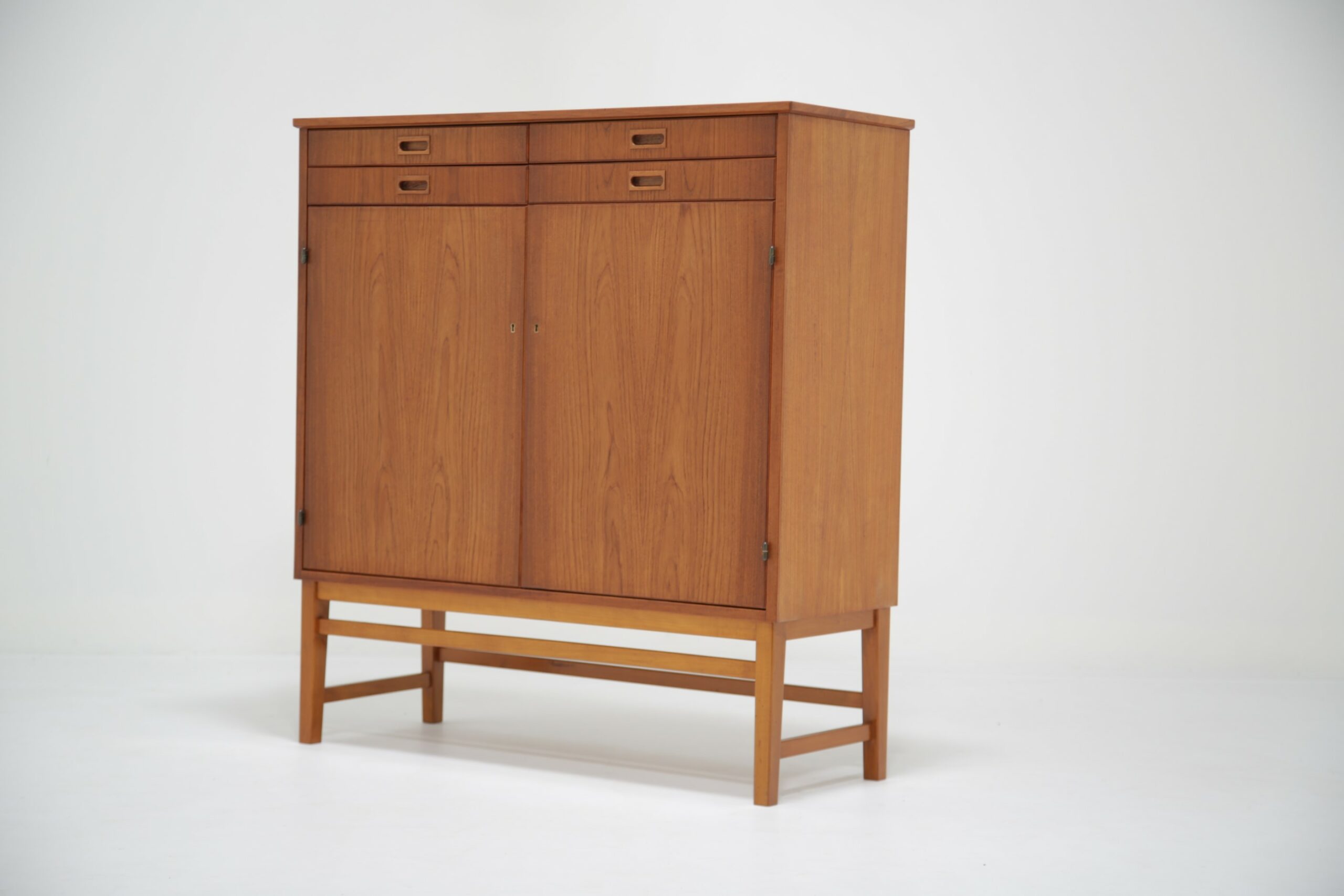 Sweden vintage cupboard 60s スウェーデン Vintage-Swedish-Teak-Two-Door-