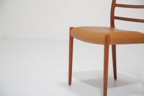 Mid Century Set of 8 x Teak and Tan Leather Dining Chairs 'Model 82' by Niels Otto Møller 1